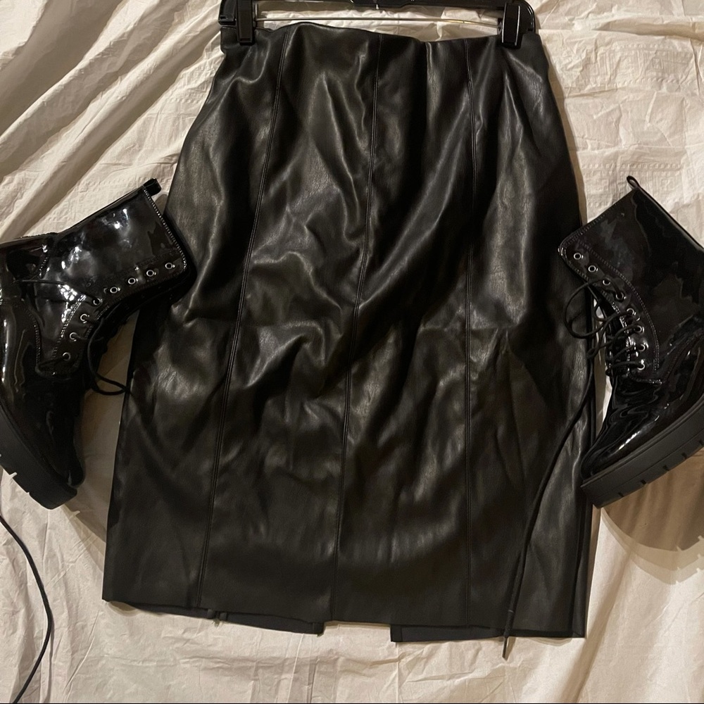 Brand new Faux leather skirt black . Size Large
